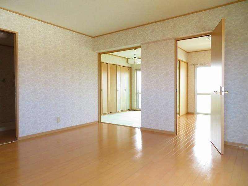 2LDK Apartment for Rent in Yomitan Village, Okinawa with 2 Parking - Thumbnail 2