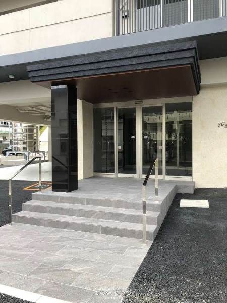 4LDK Apartment with Sea Views in Chatan, Okinawa - Thumbnail 2