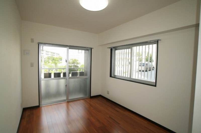 1K Apartment for Rent in Urasoe City, Okinawa - Thumbnail 2