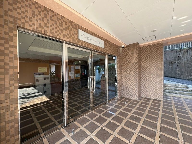 Renovated 3LDK Corner Apartment for Sale in Naha's Tsubogawa - Thumbnail 4