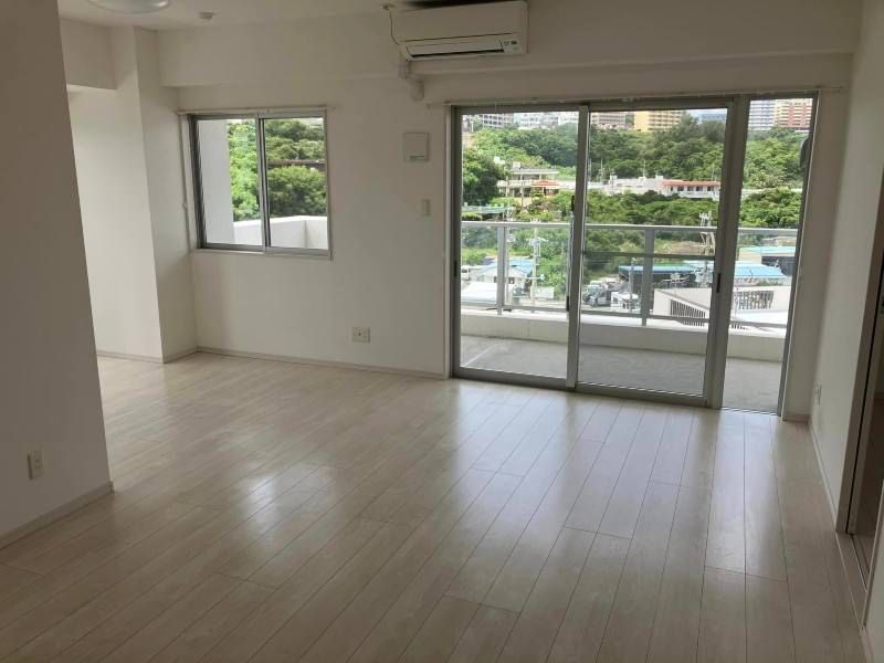 2LDK Corner Apartment with Tenant Income in Okinawa City - Thumbnail 4