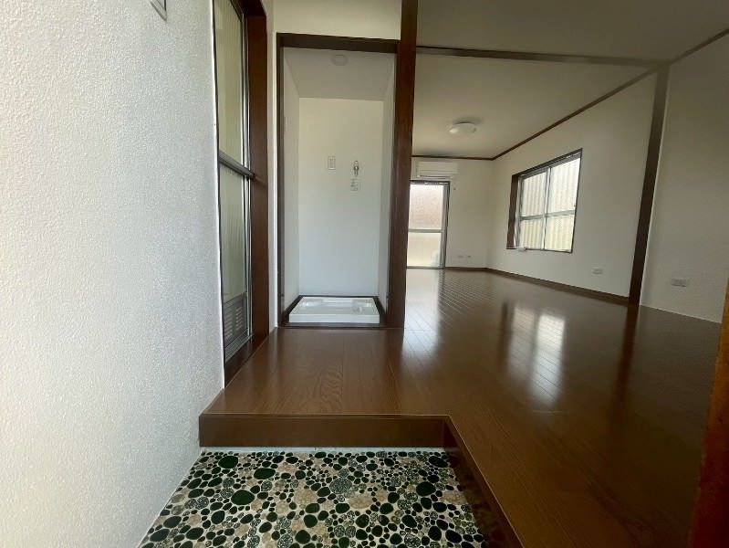 Yosa Apartment: Refurbished 1LDK for Rent in Urasoe, Okinawa - Thumbnail 3