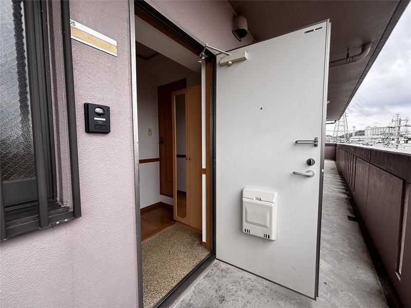 2DK Apartment for Rent in Matsumoto, Okinawa City | 62,000 Yen - Thumbnail 2