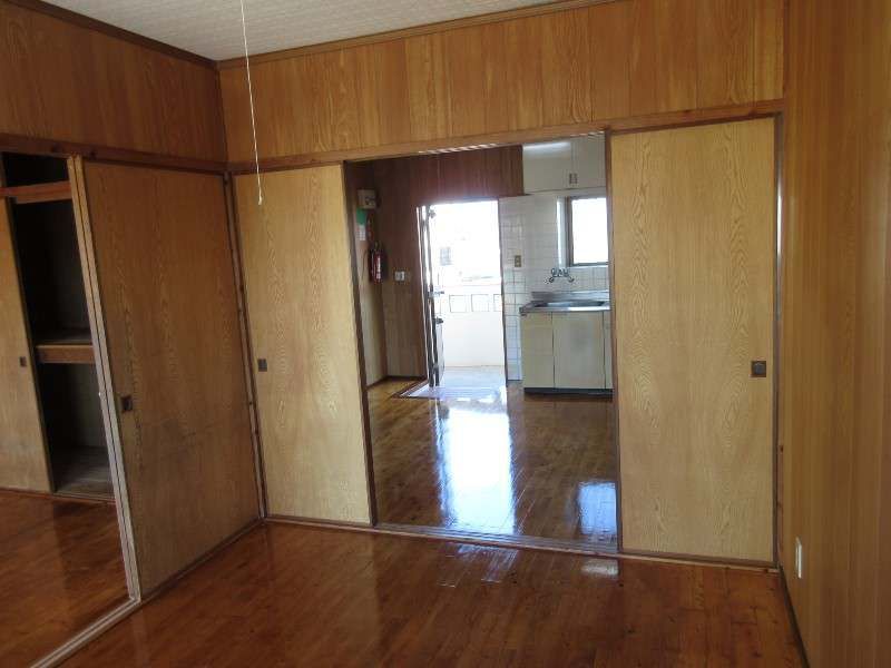 Kuwae Apartment 2DK Rental with 2 Free Parking in Ginowan - Thumbnail 4