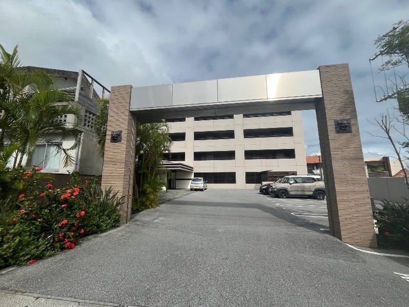 4LDK Ocean View Condo with Parking in Okinawa City - Thumbnail 2