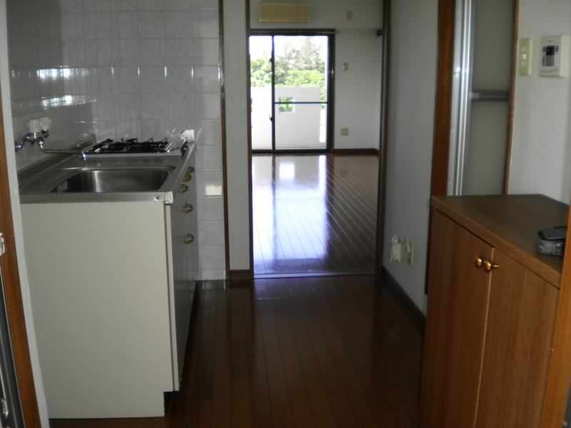 1K Apartment for Rent in Tomigusuku, Okinawa - 19.8 sqm - Thumbnail 2