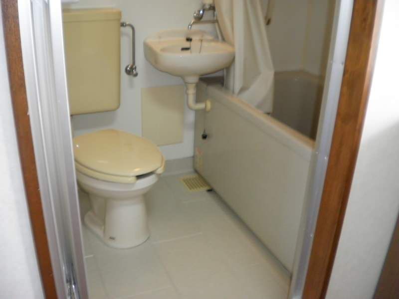 1K Apartment for Rent in Tomigusuku, Okinawa - 19.8 sqm - Thumbnail 3