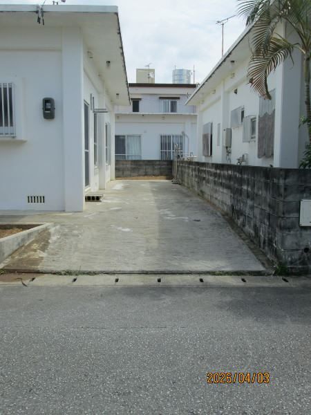 3DK Detached House for Rent in Okinawa City, Mihara - Thumbnail 2
