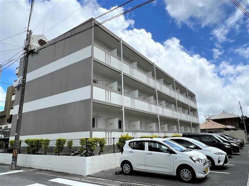 Leopalace Sobira 1K Apartment for Rent in Naha, Okinawa - Image 1