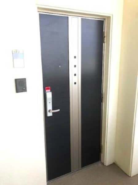 Spacious 2LDK Apartment with Free Internet in Chatan, Okinawa - Thumbnail 4