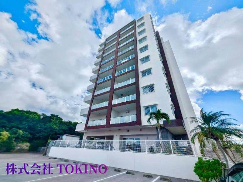Renovated 2LDK Corner Apartment in Okinawa City's Premium Court - Thumbnail 3