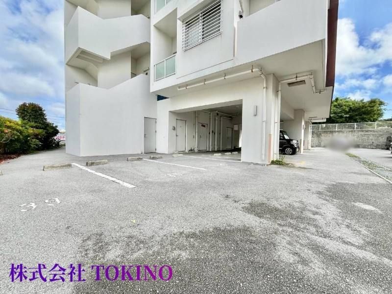 Renovated 2LDK Corner Apartment in Okinawa City's Premium Court - Image 1