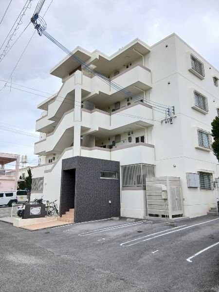 1LDK Apartment for Rent in Uruma City, Okinawa - ¥60,000 - Thumbnail 2