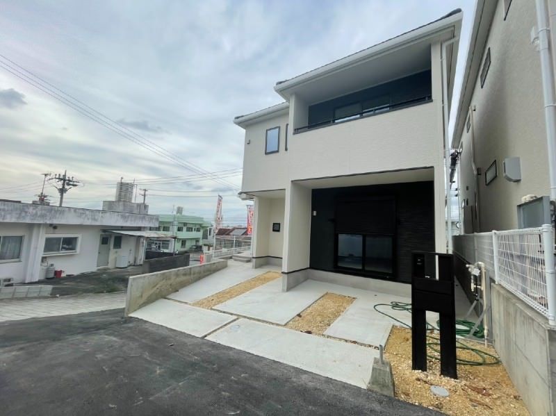 New 4LDK House in Uruma Ezu, Okinawa with Quasi-Fireproof Build - Thumbnail 2