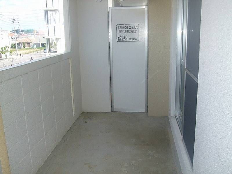 Duo Court Oose 2DK Apartment for Rent in Toyosaki, Tomigusuku - Thumbnail 4