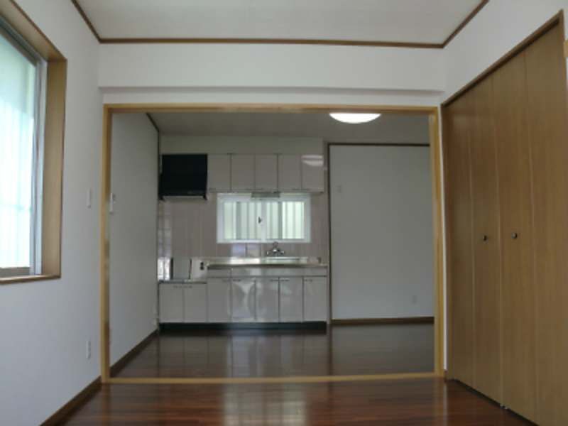 Modern 2LDK Apartment for Rent in Tomigusuku, Okinawa - Thumbnail 4