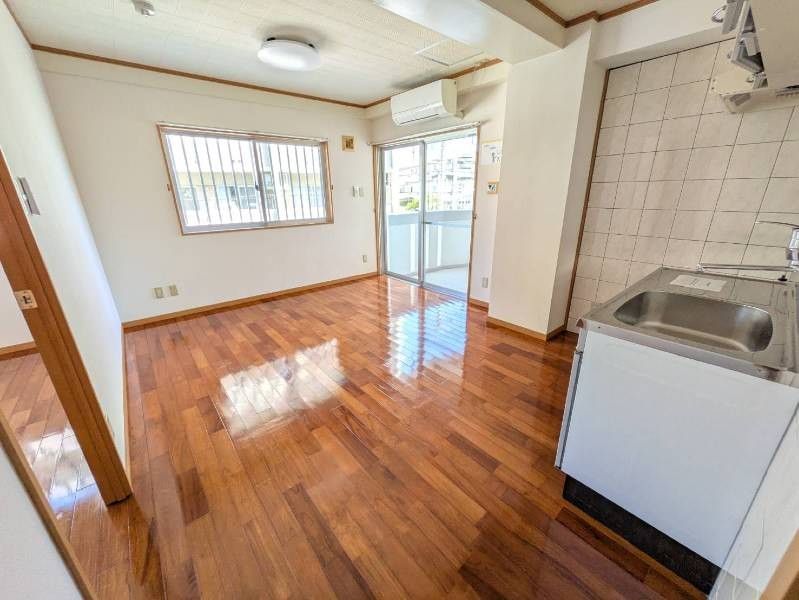 2DK Apartment for Rent in Oroku, Naha City, Okinawa - Thumbnail 4