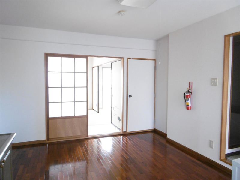 2DK Apartment for Rent in Iza, Ginowan City, Okinawa - Thumbnail 4