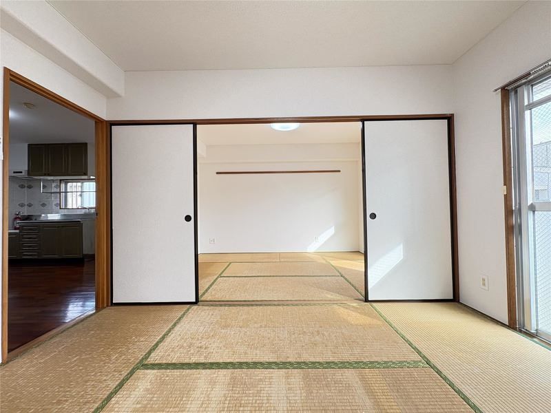 2DK Apartment for Rent in Iza, Ginowan City, Okinawa - Thumbnail 3