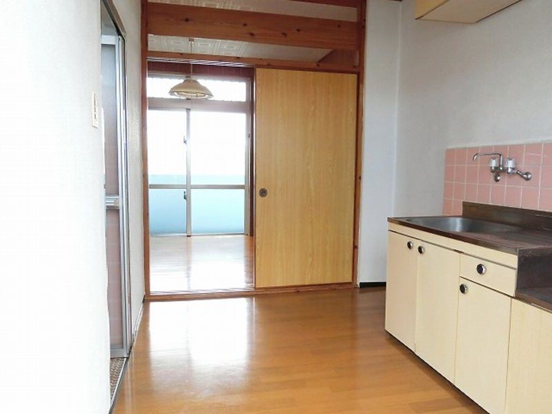 1K Apartment for Rent in Nagata, Ginowan City, Okinawa - Thumbnail 2