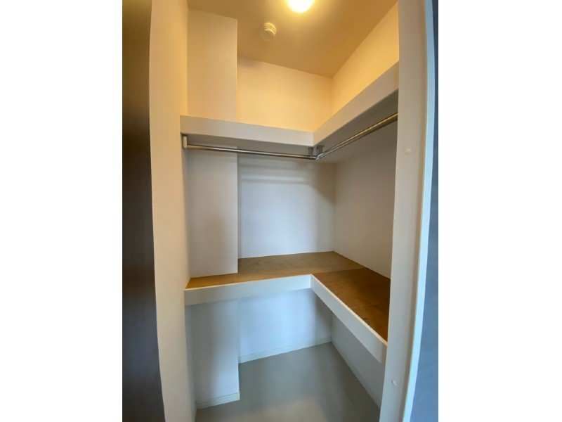 1K Apartment for Rent in Uebaru, Naha, Okinawa - 60,000 Yen - Thumbnail 2