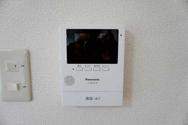 Modern 2LDK Apartment for Rent in Yaeze Town, Okinawa - Thumbnail 3