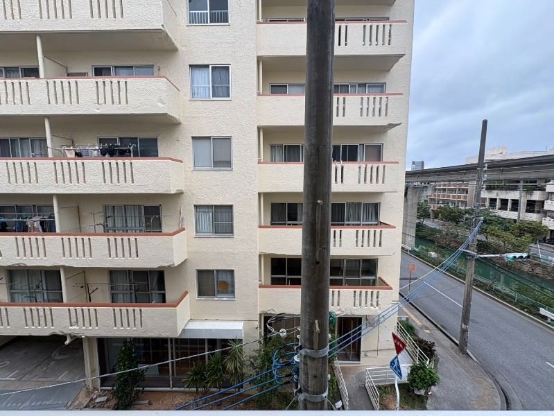 2DK Apartment for Rent in Naha City, Okinawa near Miebashi Station - Thumbnail 2