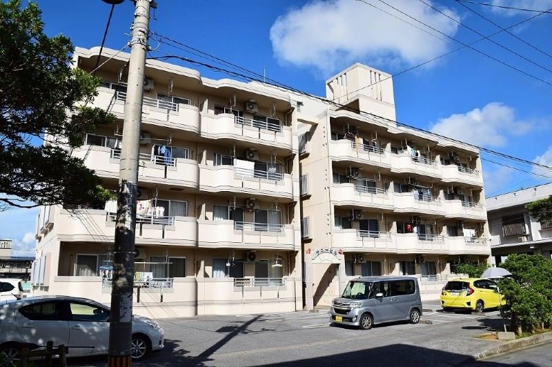 Sunny Hill 2DK Apartment for Rent in Nishihara, Okinawa - Thumbnail 2