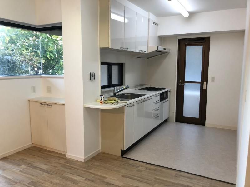4LDK Apartment for Sale in Ginowan, Okinawa Convention Area - Thumbnail 2