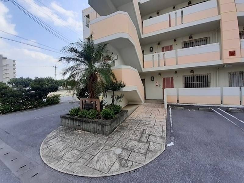 Modern 2LDK Seaside Apartment for Rent in Yonabaru, Okinawa - Thumbnail 4