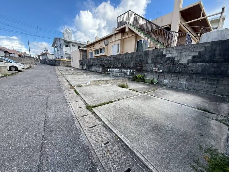 Modern 4LDK House in Yomitan Village with Resort Access - Image 1