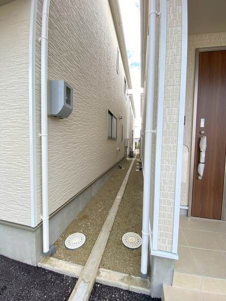 New 4LDK House in Uruma City, Okinawa with 2 Car Parks - Thumbnail 2