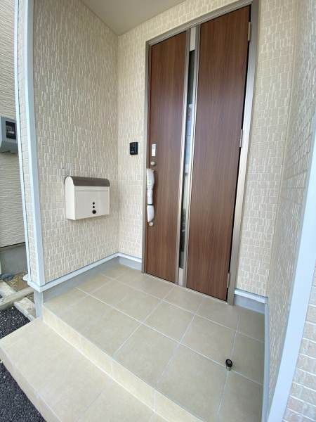 New 4LDK House in Uruma City, Okinawa with 2 Car Parks - Thumbnail 3