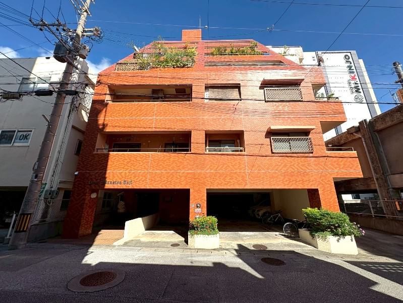Renovated 2LDK Apartment for Sale in Naha, Okinawa - Thumbnail 2