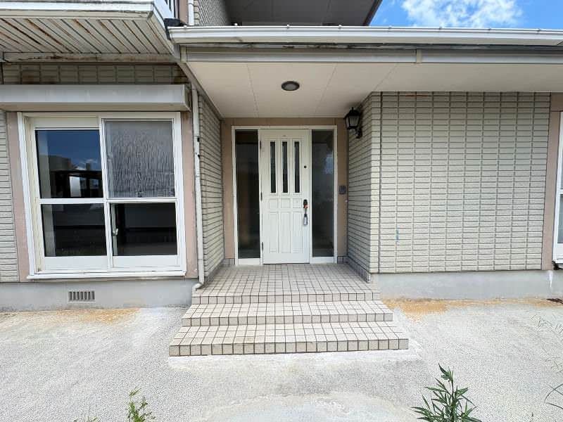 5LDK House for Sale in Ginowan, Okinawa with Large Land - Thumbnail 2