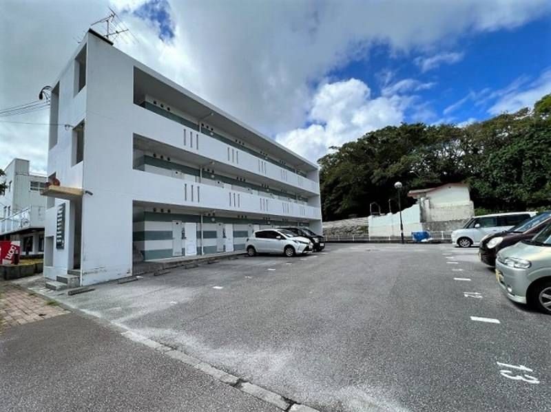 Green Hill Ginowan Apartment: Zero Deposit, Furnished 1K in Okinawa - Thumbnail 2