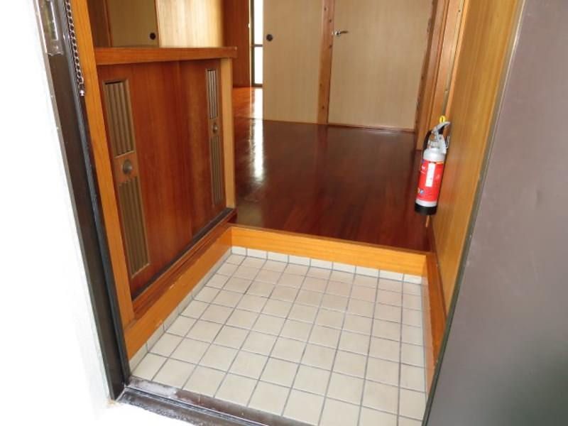 2DK Apartment for Rent in Ginowan, Okinawa - Thumbnail 2