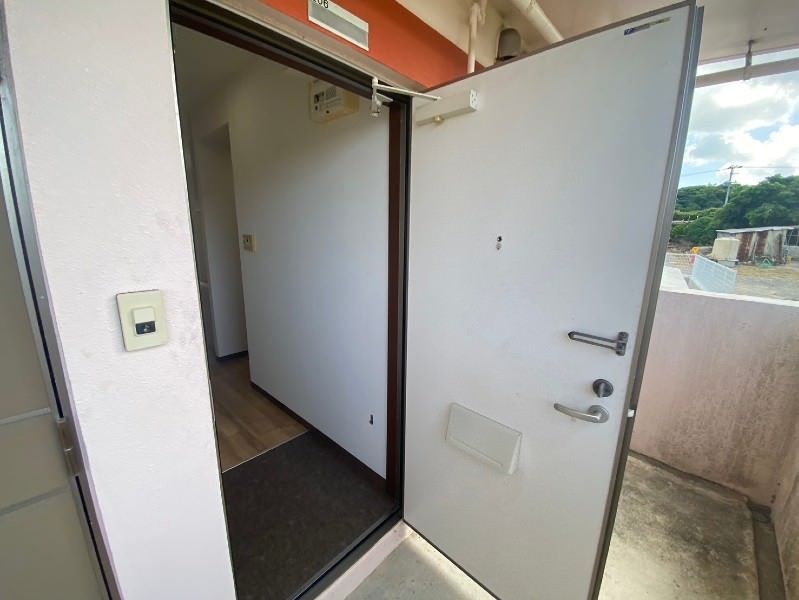 Pet-Friendly 1R Apartment for Rent in Yomitan Village, Okinawa - Thumbnail 2