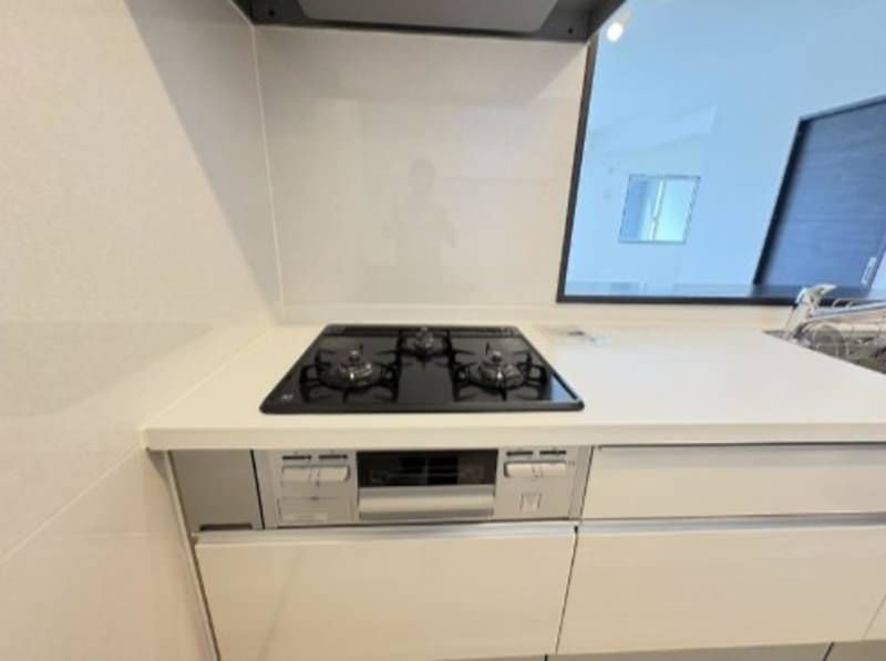 Modern 2LDK Apartment for Rent in Okinawa City, Yogi - Thumbnail 2