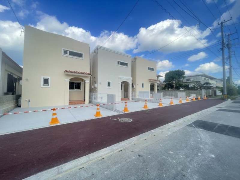 New 4LDK Mediterranean-Style House for Sale in Kadena, Okinawa - Thumbnail 2
