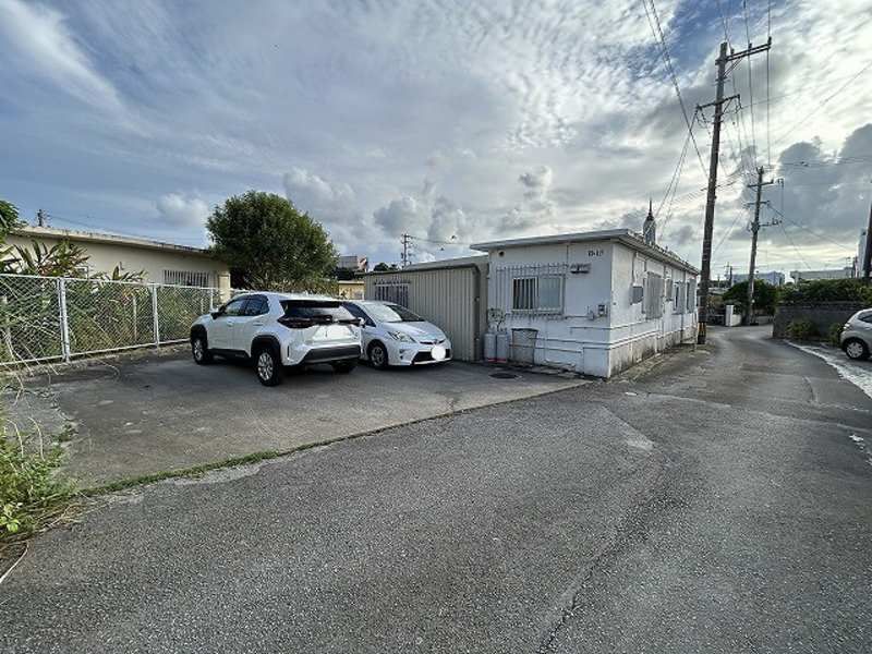 4LDK Single-Story House for Sale in Okinawa City, Matsumoto - Image 1