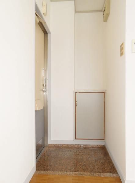 1R Apartment for Rent in Kiyuna, Ginowan City, Okinawa - Thumbnail 2