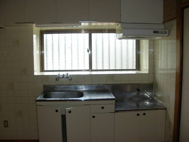 2DK Apartment for Rent in Haebaru, Okinawa with Large Balcony - Thumbnail 4