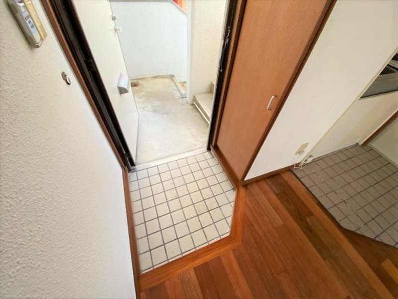1R Apartment for Rent in Urasoe City, Okinawa - 16.5 sqm - Thumbnail 3