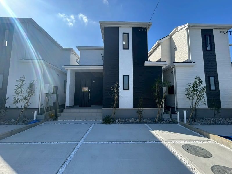 New 2025 4LDK Detached House in Uruma City, Okinawa - Thumbnail 2