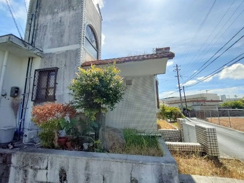 3LDK Single-Story House for Sale in Nishihara Town, Okinawa - Thumbnail 2