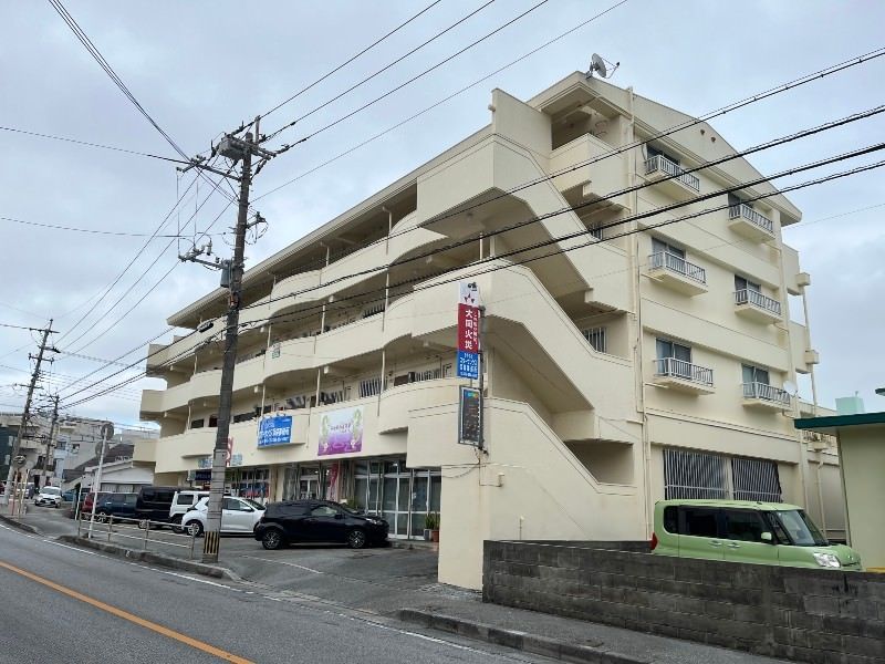 Sun Castle 3DK Apartment for Rent in Haebaru, Okinawa - Image 1