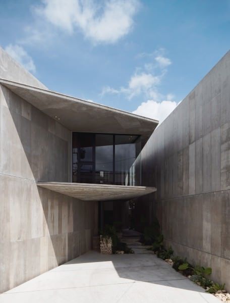 Concrete Designer 2LDK House with Rooftop Potential in Ginowan, Okinawa - Thumbnail 2