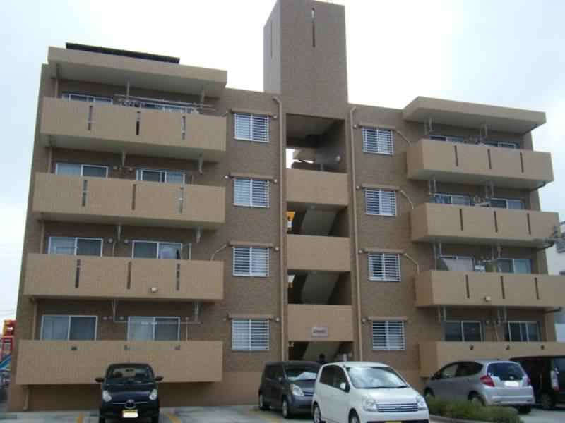 2LDK Apartment for Rent in Yonabaru, Okinawa with 2 Free Parking - Thumbnail 2