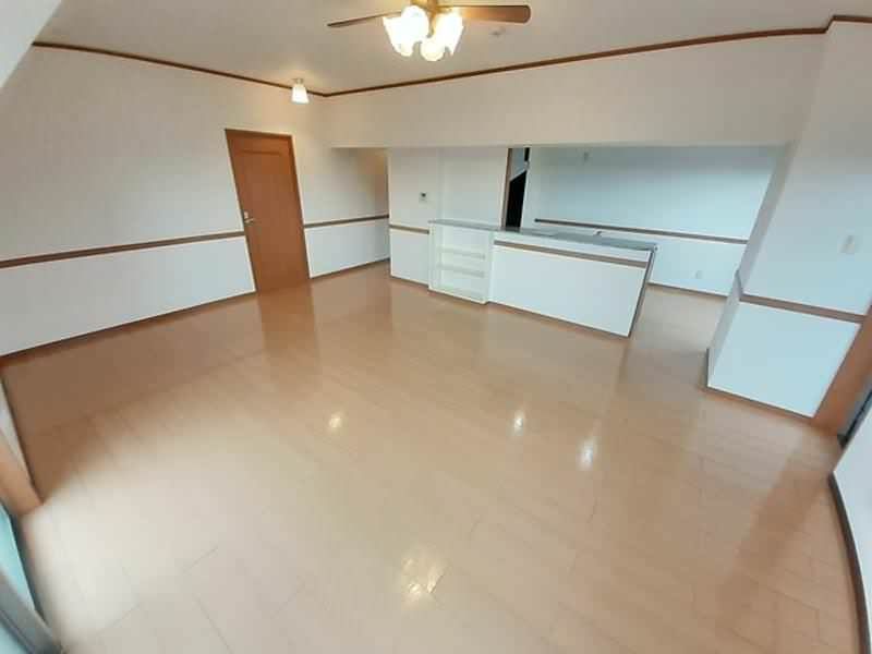 Celeste Court Misato 2LDK Apartment for Rent in Okinawa City - Thumbnail 2
